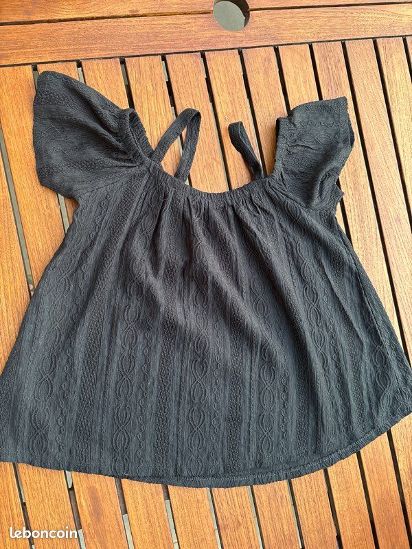 T-shirt noir épaule (image 2)