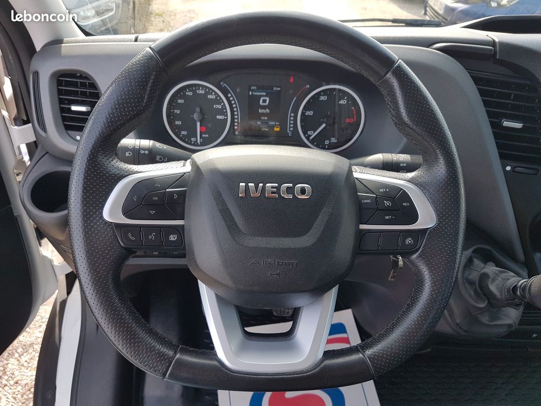 Iveco Daily V (2) 35C18 3.0 HPI 180 3T5 BVM6 Dépanneuse Porte Voiture Plateau Coulissant 131.002 Km (image 22)