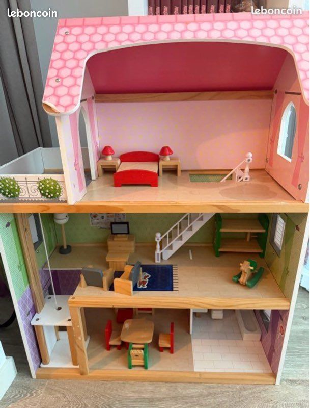 Maison de poupée en bois (image 1)