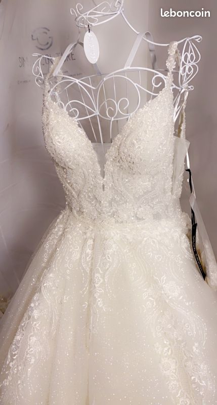 Robe de mariée neuve taille S 2500 euros (image 3)
