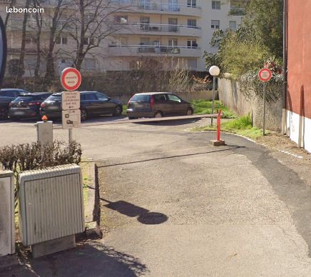 Parking Charbonnieres Les Bains · à Charbonnières-les-Bains · 80 €/mois