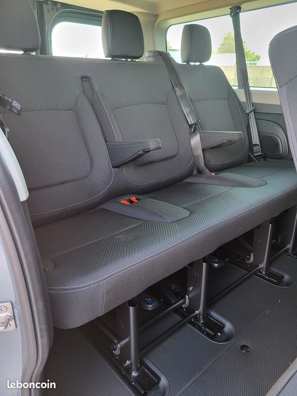 RENAULT TRAFIC COMBI L2 GRAND TECHNO 2.0 Blue DCI 150 BVM6 EASY ACESS 09 PLACES NEUF avec AMÉNAGEMENT TRANSPORT FAUTEUIL ROULANT + CAMÉRA RECUL + GPS / SANS MALUS ÉCOLOGIQUE ( Prix Vente 35 990 HT ) (image 5)