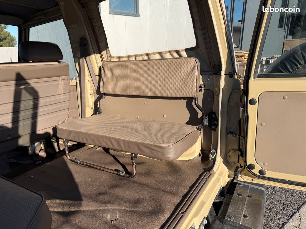 Toyota Land Cruiser GRJ71 bâché –essence V6 4.0L 228 ch BVM (image 7)