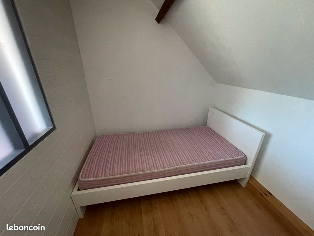 Lit avec matelas (image 1)