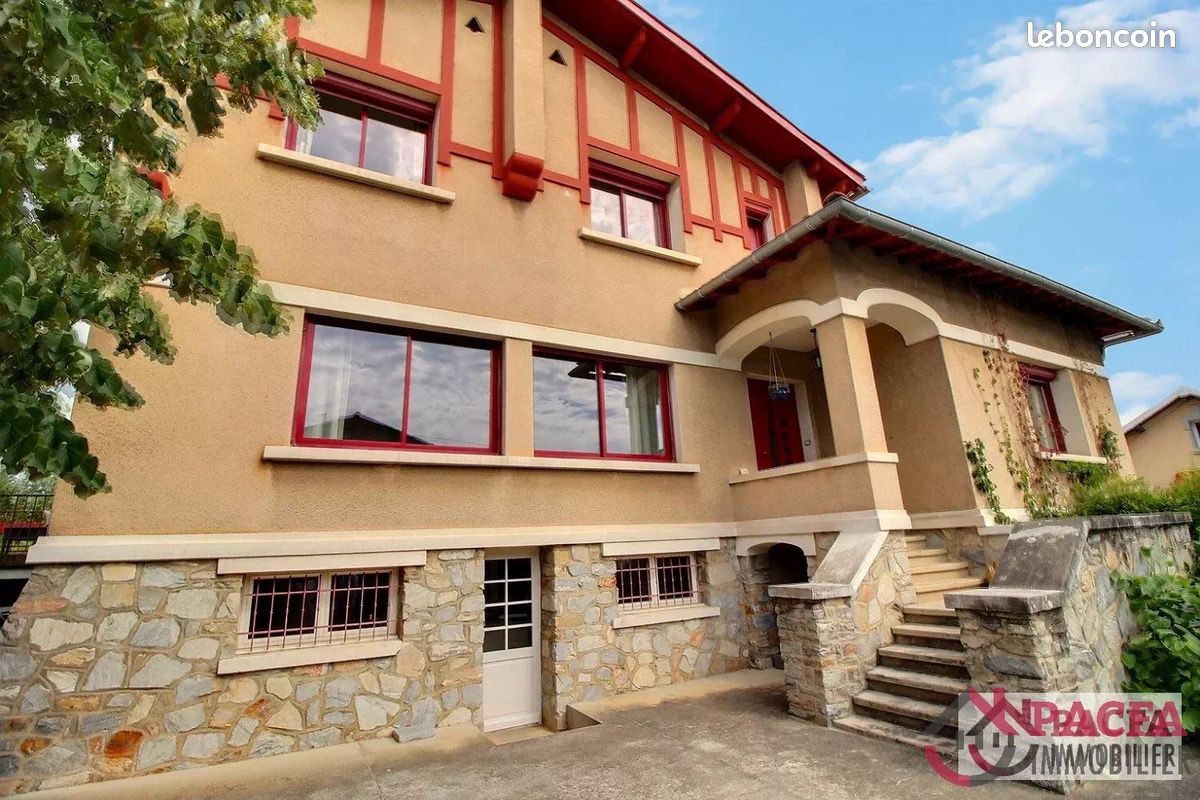 Maison 10 pièces 253 m² · à Castres · 253 m² · 395 000 €