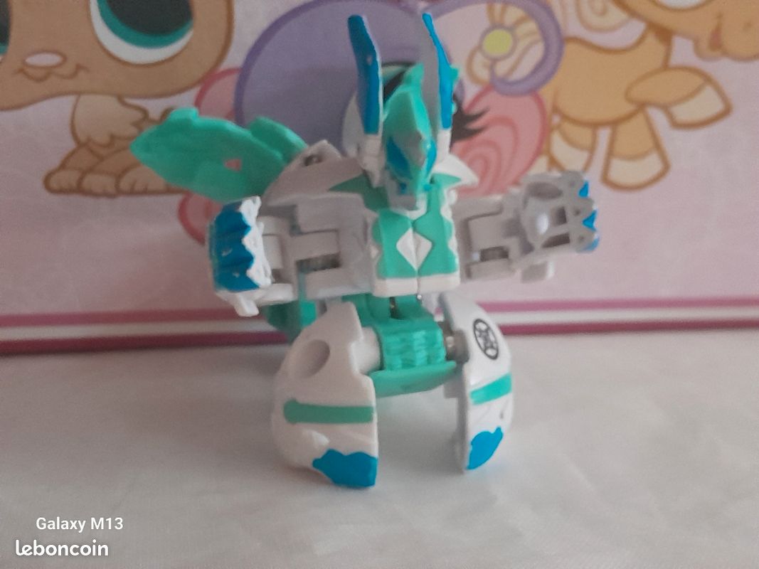 Petite Bakugan blanche bleu et turquoise (image 2)
