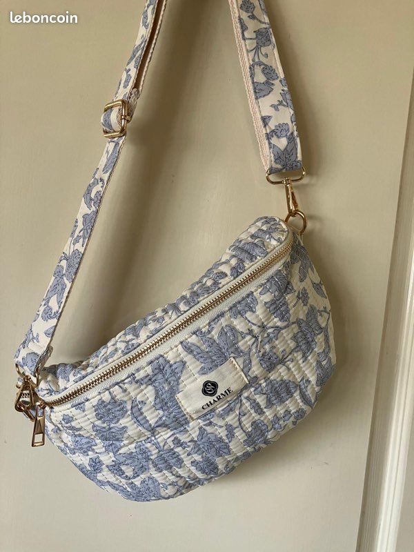 Sac banane matelassé bleu (image 1)