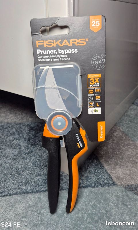 Sécateur à lame franche FISKARS X-series L 26mm P961 - 3X fois plus de puissance (image 1)