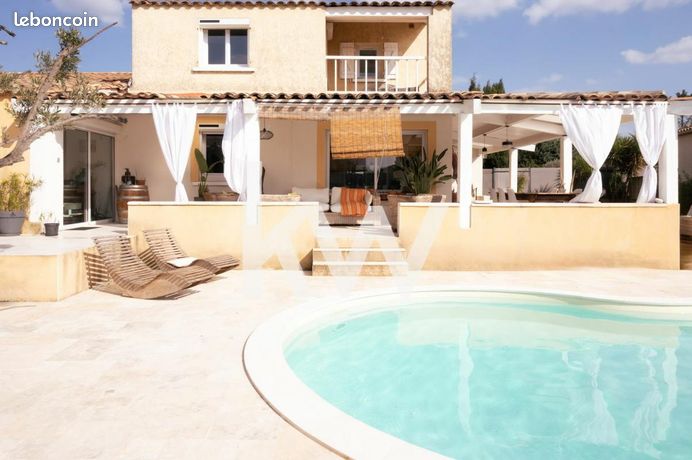 Villa 8 pièces 244 m²