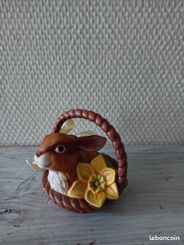 Lapin joueur de flûte avec amis animaux à colorier