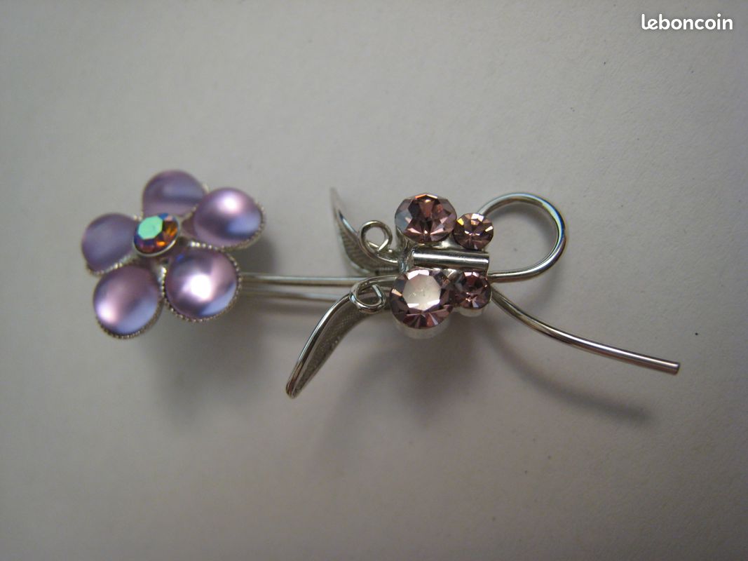 Broche Fleur Vintage En Métal Argenté - Très Jolie, Occasion