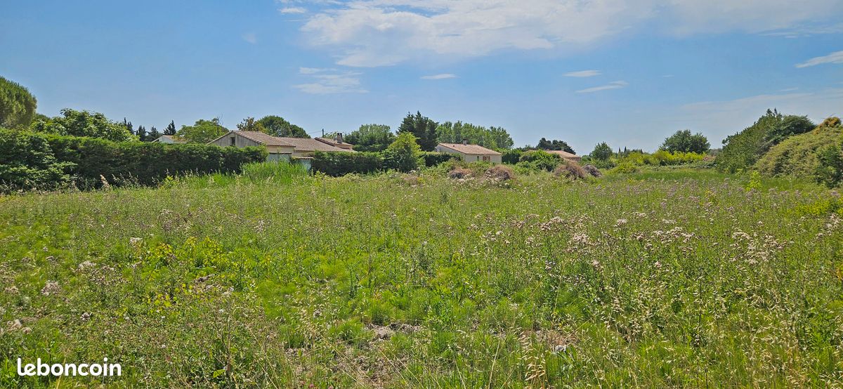 Jonquieres (84) terrain viabilisé 570 m2 viabilisé · à Jonquières · 130 000 €