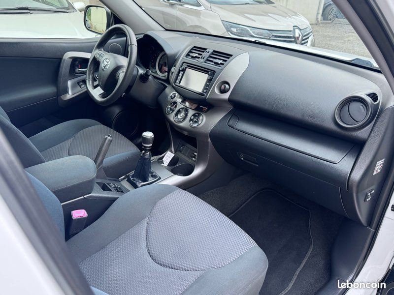 TAYOTA RAV4 150CH D-4D 4WD Limited Edition+ attelage (image 4)