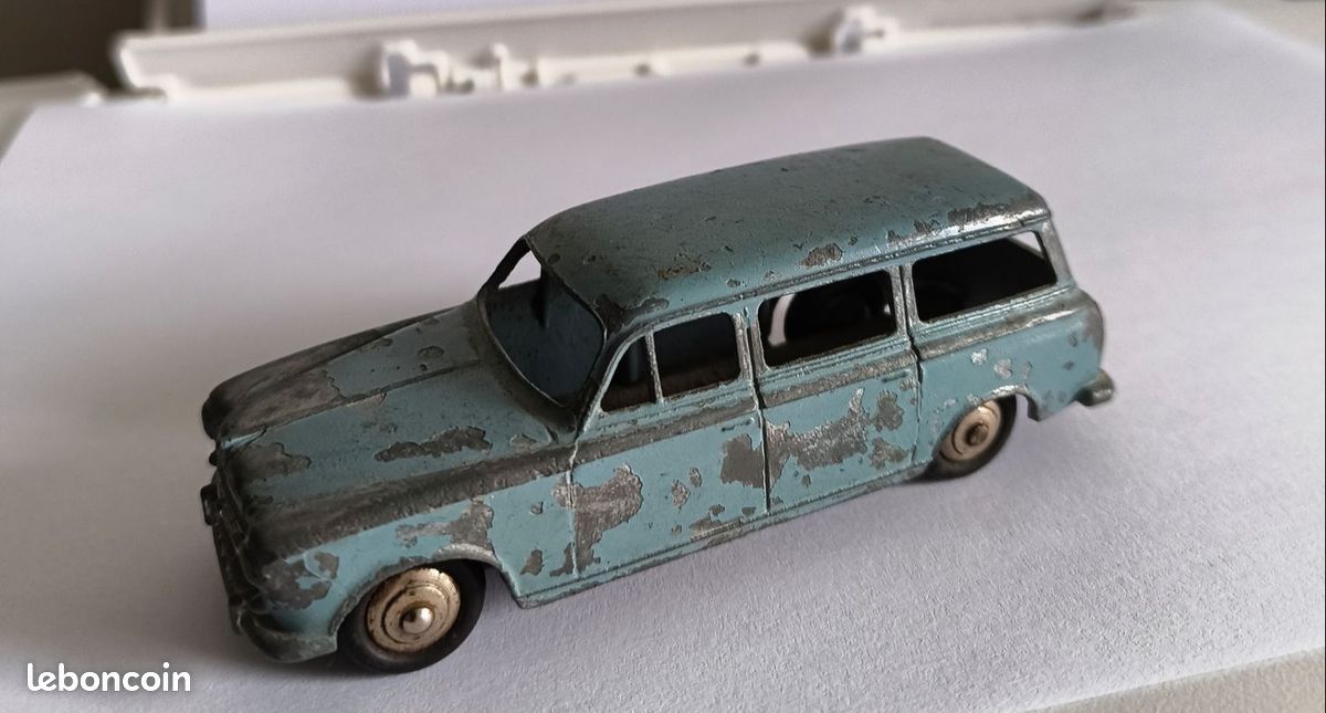 DINKY france véritable et ancien PEUGEOT 403 BREAK ref 24 F