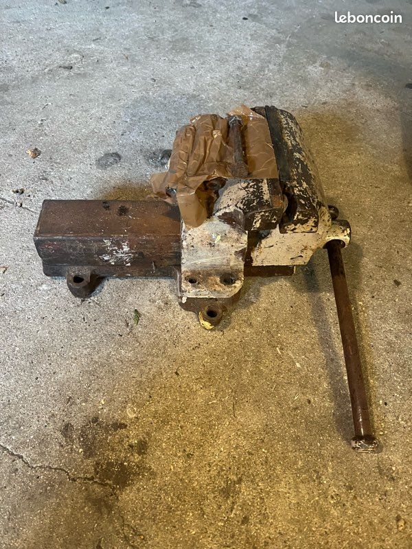 Étau d’établi ancien en fonte – très robuste (image 1)
