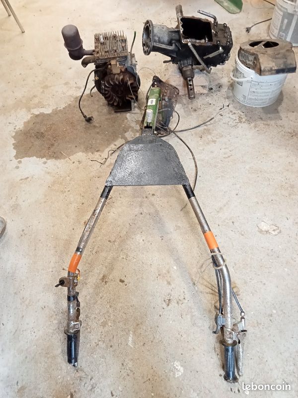 Motoculteur en pièces détachées (ségnementation et cylindre défectueux) (image 4)