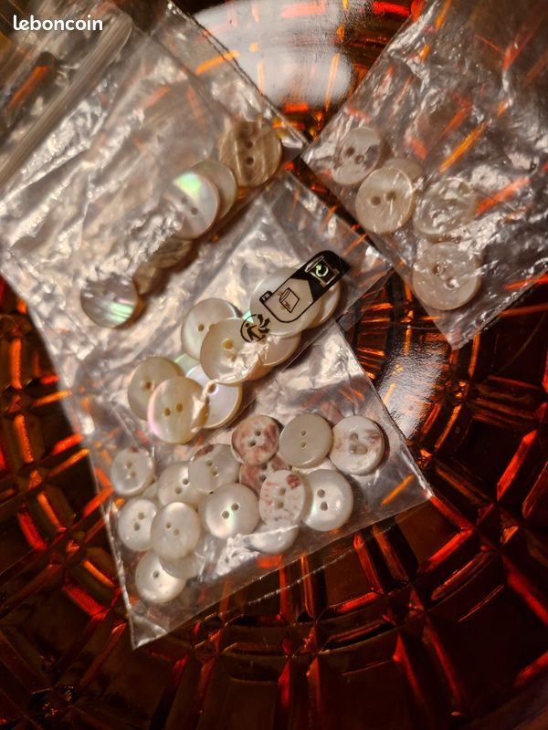 Lot De Boutons Anciens Pour Mercerie Et Couture - Neufs - Idéal Pour Créations DIY