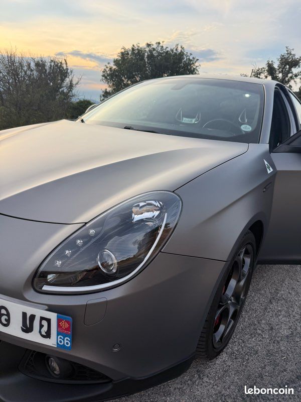 Alfa Romeo Giulietta QV Launch Edition (image 19)