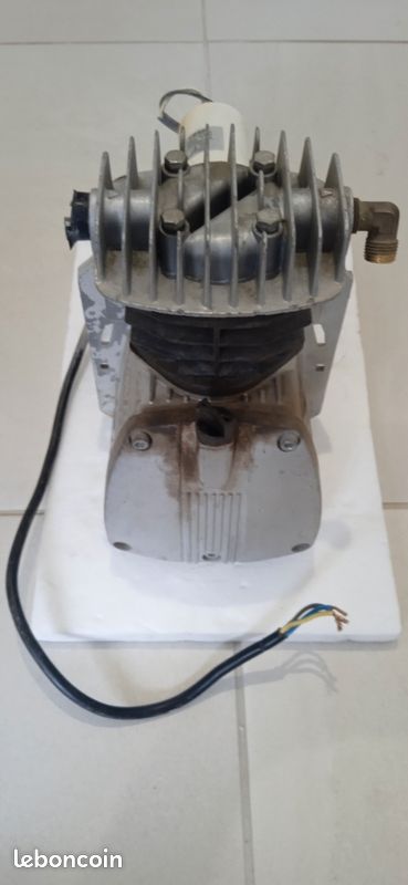 Un moteur électrique pour compresseur d'air (image 2)
