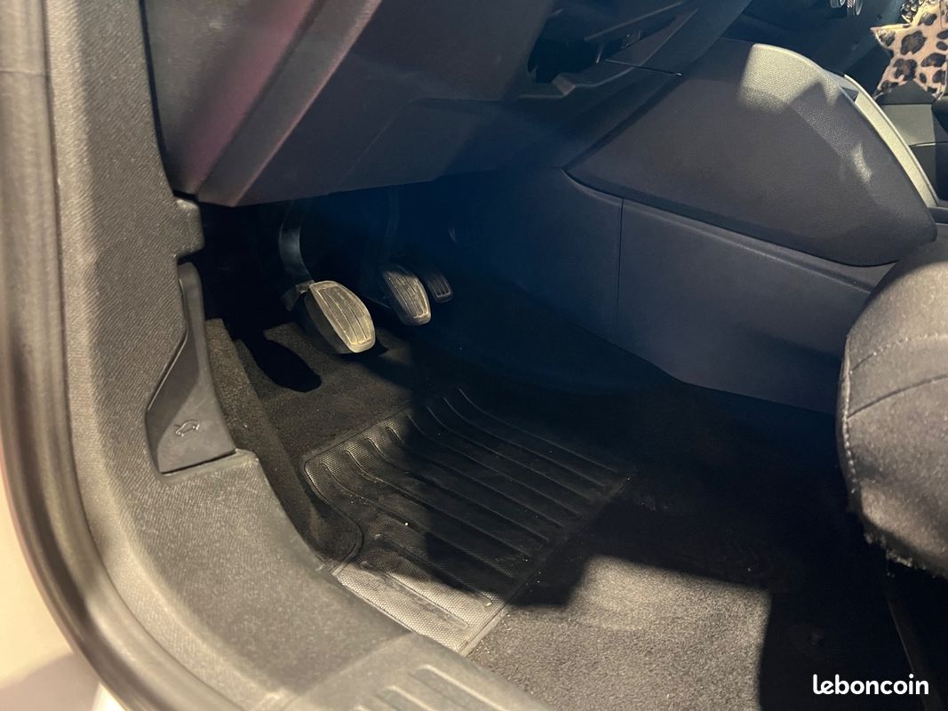 CITROEN C4 C4 BlueHDi 110 SS BVM6 Feel Pack (image 25)