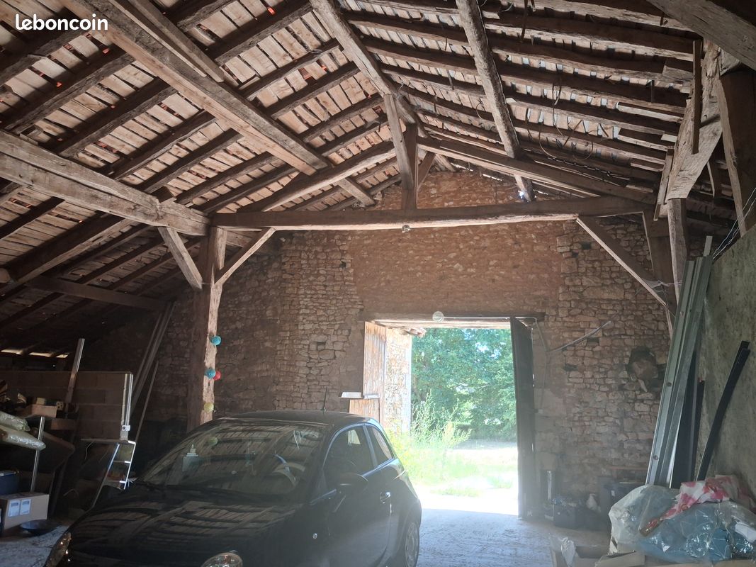 Maison 2 pièces 190 m² · à Grassac · 190 m² · 56 000 €
