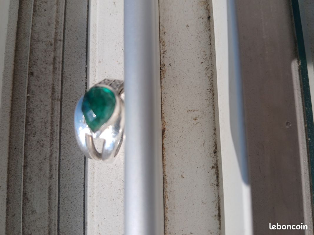 Bague argent sertie d,une magnifique émeraude taillée d,environ2,5 carats , cédé 450 euro , à débatre raisonnablemét ? (image 13)