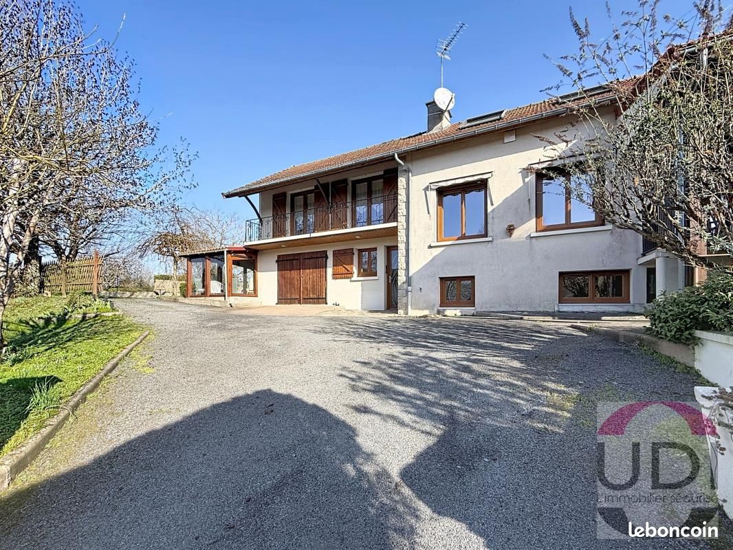 Maison 4 pièces 143 m² · à Bussière-Dunoise · 143 m² · 148 000 €