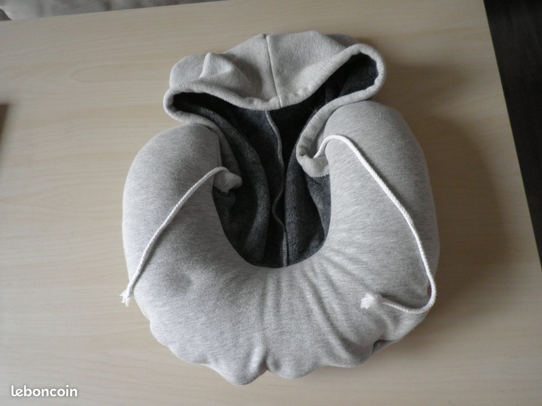 Tour de cou matelassé , capuche avec oreilles (image 1)