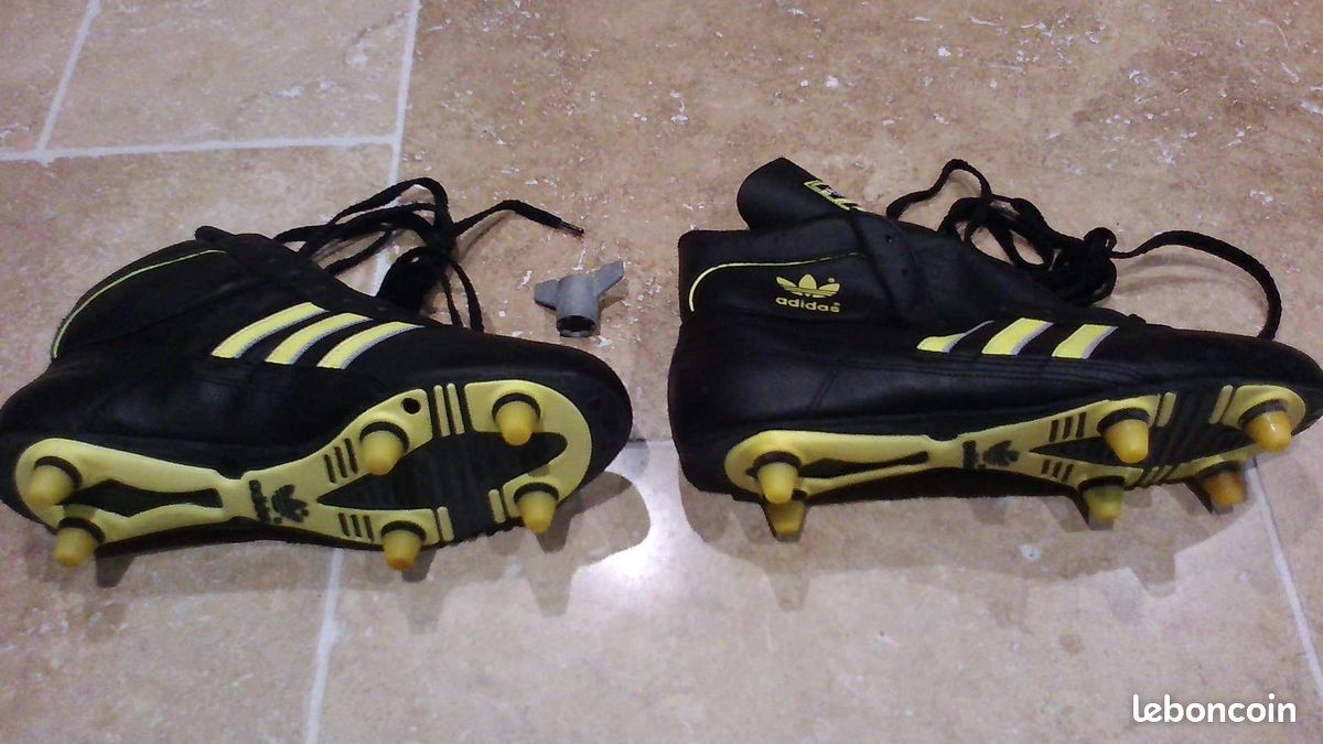 Crampons montant Adidas vintage taille 41 1/3 Chaussures