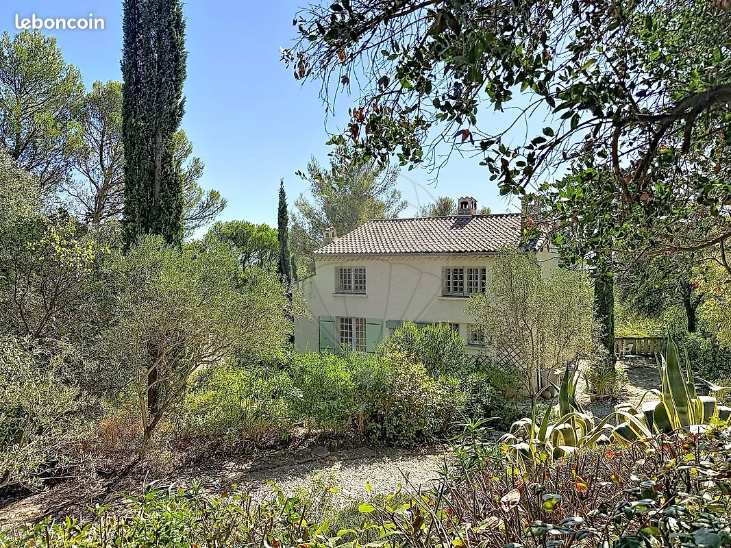 Maison 7 pièces 268 m² · à Nîmes · 268 m² · 450 000 €