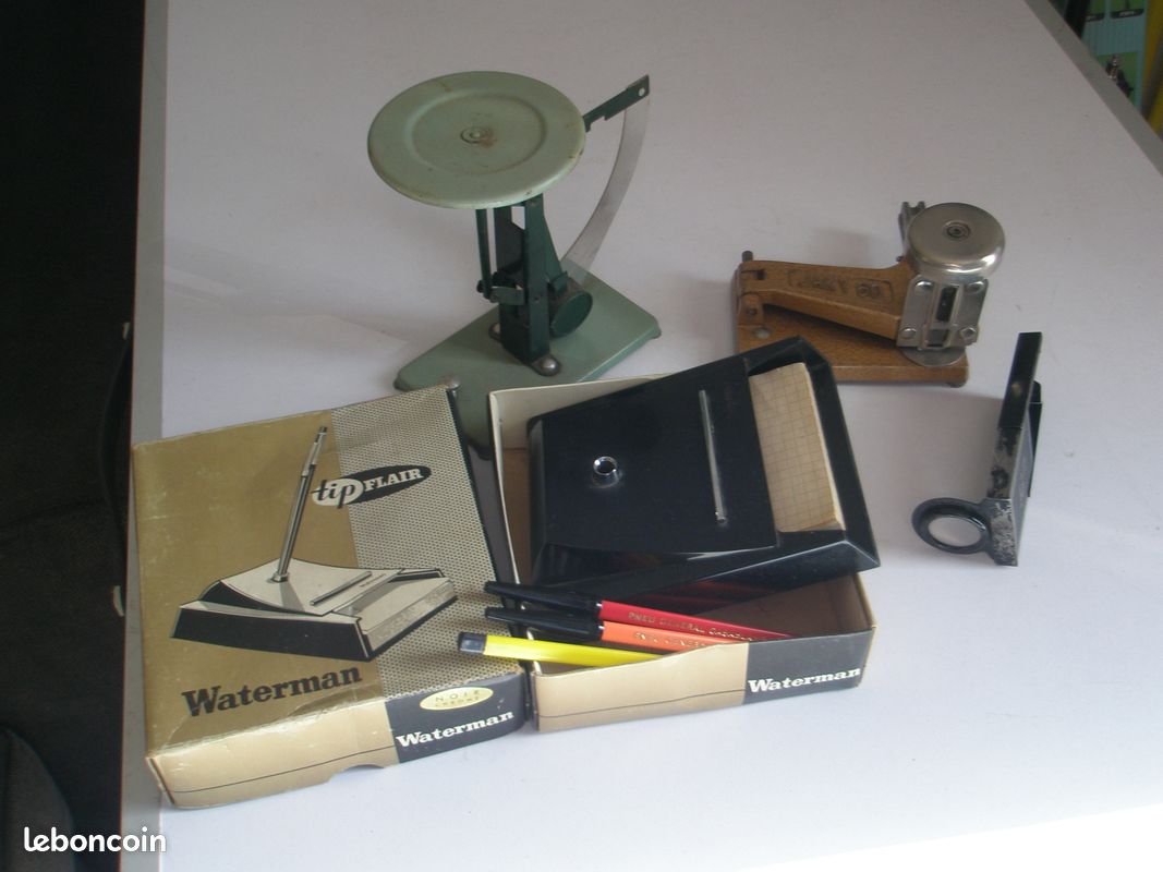 Porte-lettres Ancien Français En Loupe De Bois – Style Moderne, Bureau Vintage