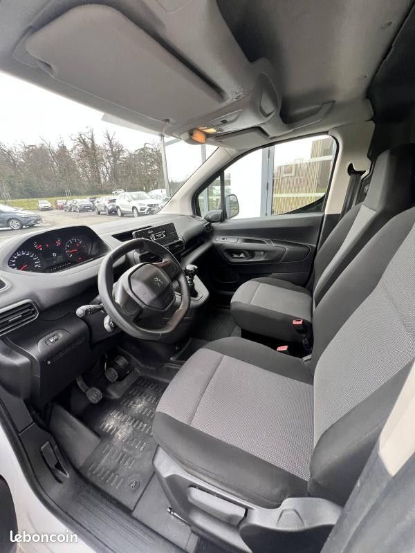 Peugeot Partner 1.5 BlueHDi BVM6 100CV PREMIUM STANDARD Garantie Nationale 12 Mois (image 13)