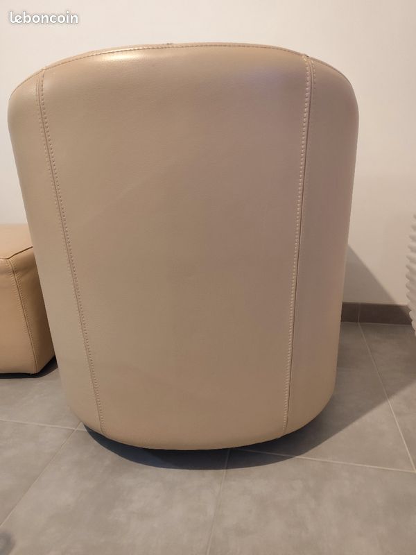 Fauteuil et pouf château d'Ax (image 3)