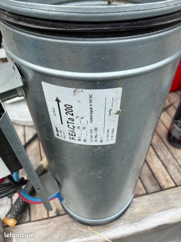 Vends régulateur de débit d'air variable (VAV) de la marque Swegon (modèle REACTa 200), équipé d'un servomoteur (image 3)