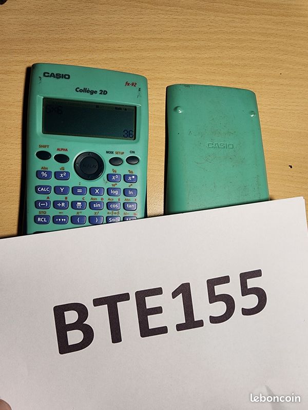 Calculatrice Scientifique Casio Fx-92 Collège - Pack Avec Housse Bleue WYNGS Et Manuel De 88 Pages