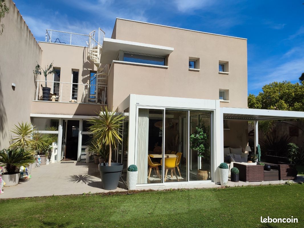 Maison 6 pièces 200 m² · à La Seyne-sur-Mer · 200 m² · 850 000 €