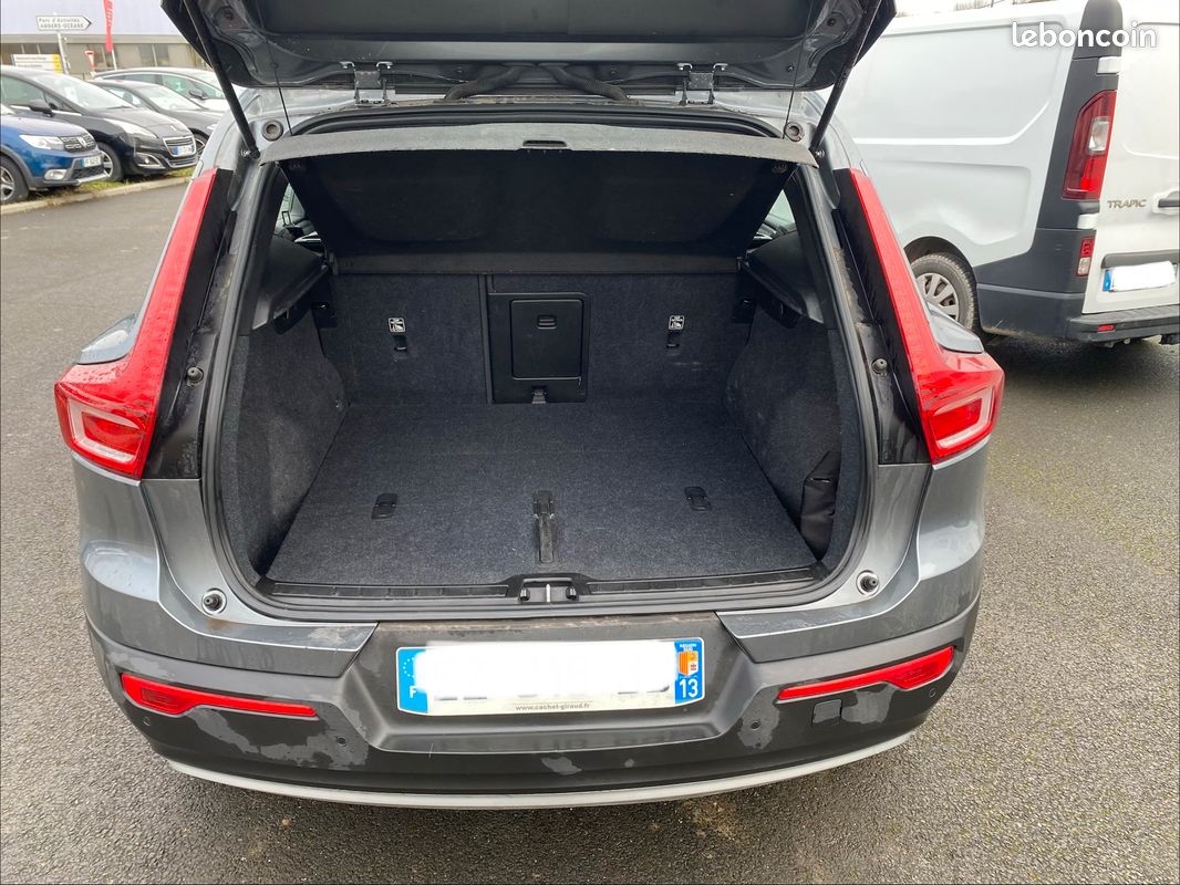 VOLVO XC40 D4 AWD AdBlue 190 ch Geartronic 8 Momentum (image 3)