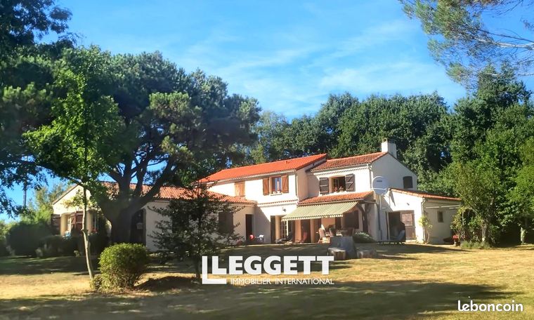 Maison 7 pièces 230 m²