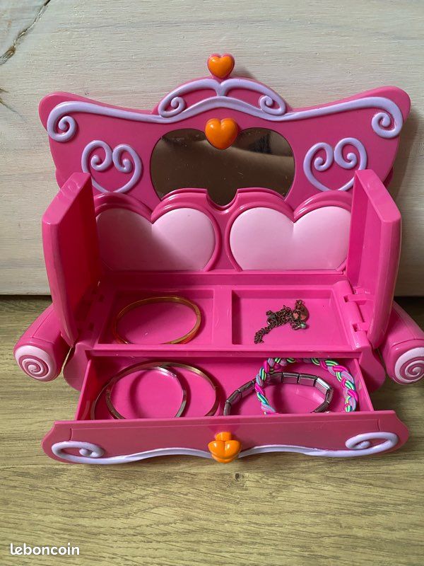 Canapé barbie et coffret bijoux (image 3)