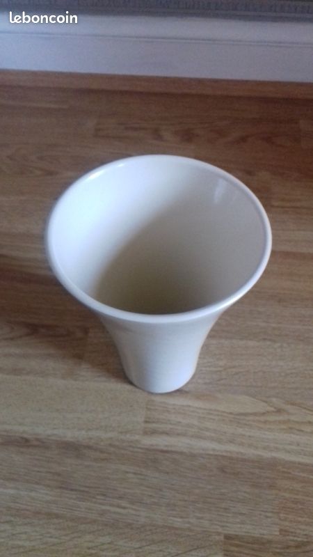 Vase (image 1)