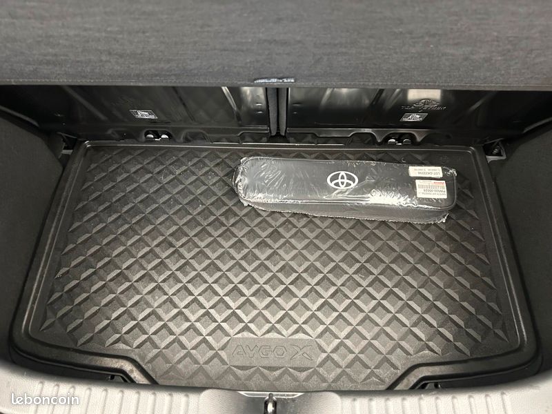 Toyota aygo x 1.0 S-CVT 72 Design (image 10)