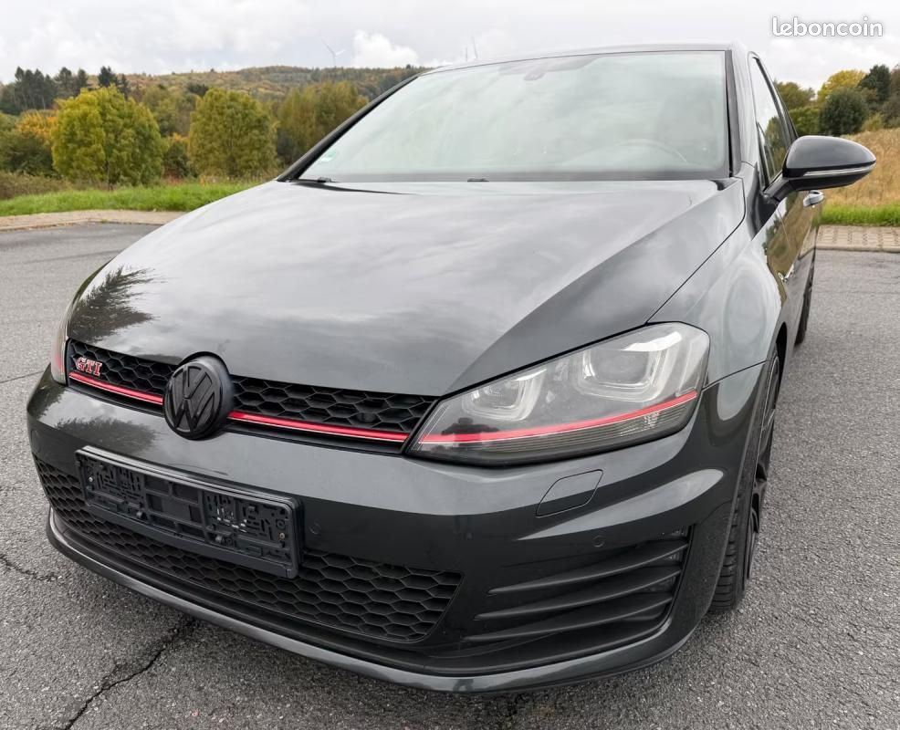 Volkswagen Golf VII LIM. GTI PERFORMANCE BMT 230 CH BVM - VOLANT EN CUIR (image 1)
