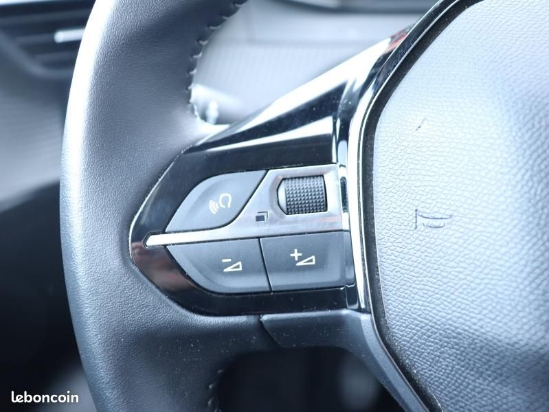 Peugeot 208 1.2 PureTech 100ch S&S Style (image 17)