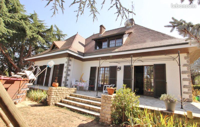 Maison 8 pièces 230 m² - Thouars 79100 (image 2)
