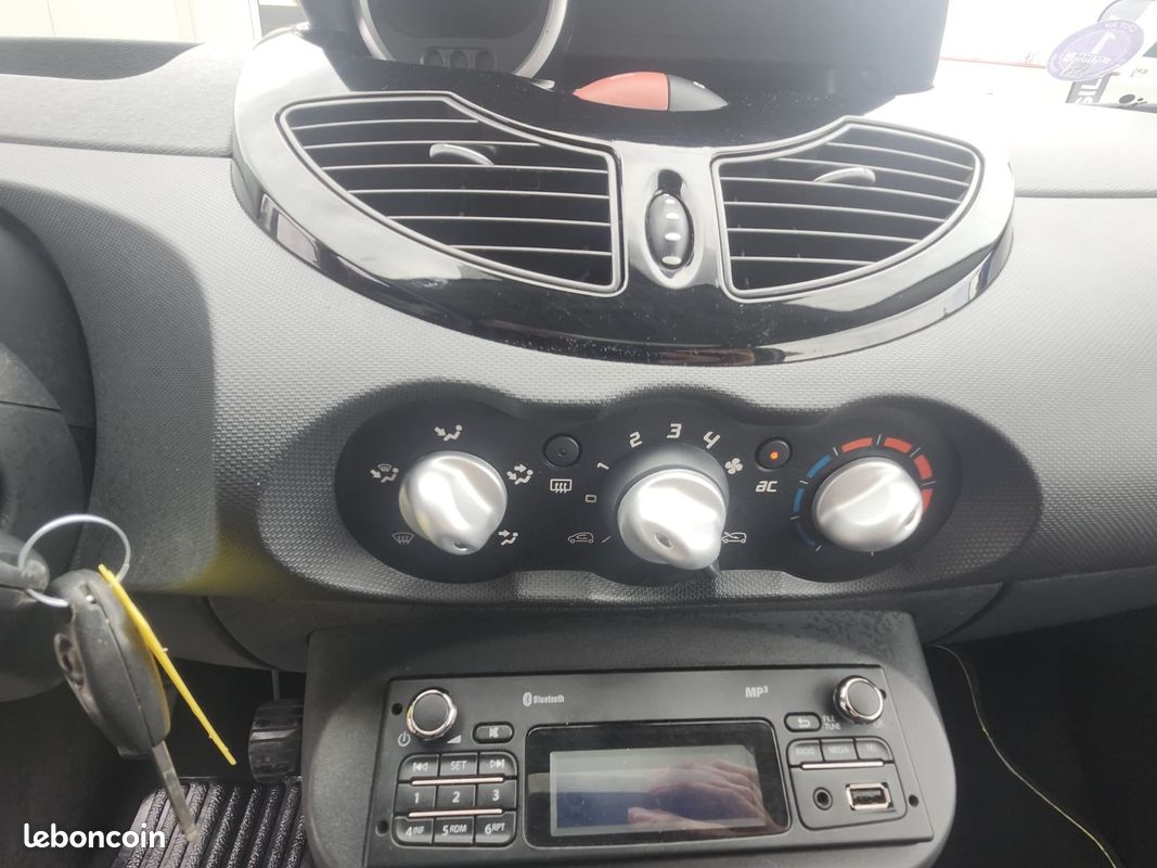 Renault TWINGO II 1.2 75ch - Purple (image 15)