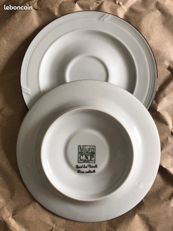Service à café en porcelaine blanche (image 1)