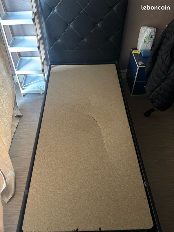 Cadre lit a vendre sans matelas (image 1)