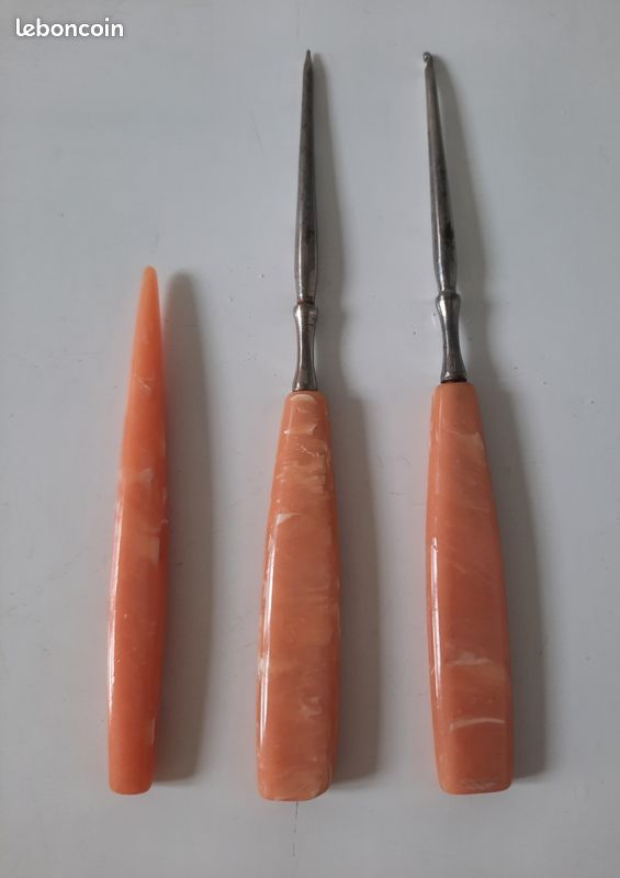 Lot de 3 anciens accessoires de couturière : poinçons et crochet (image 6)