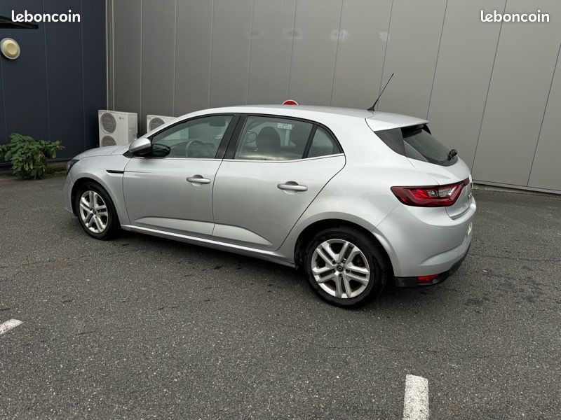 Renault MEGANE IV hatchback 1.5bluedci 95cv 02/2020 - tva récupérable (image 2)