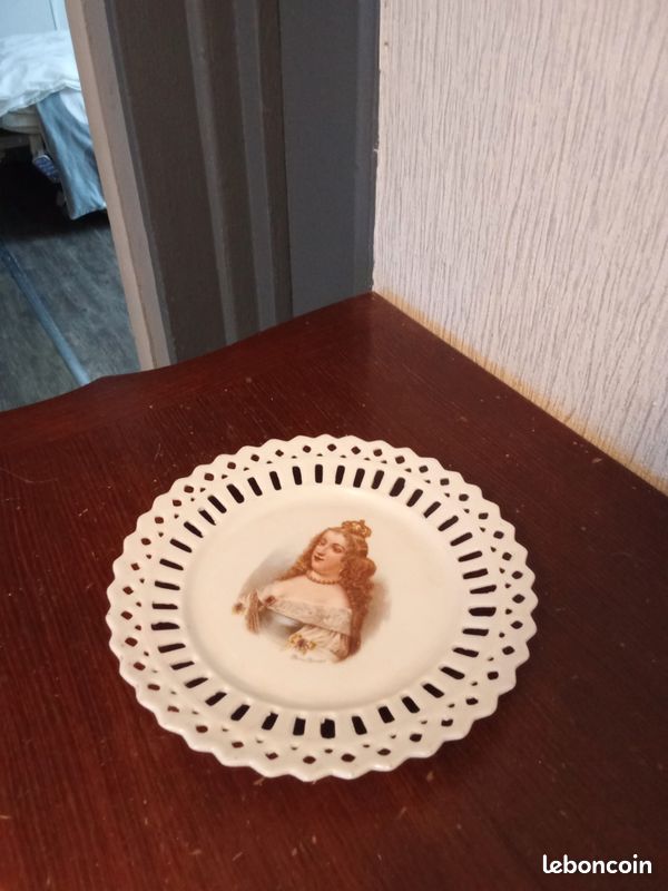 Petite assiette blanche (image 1)